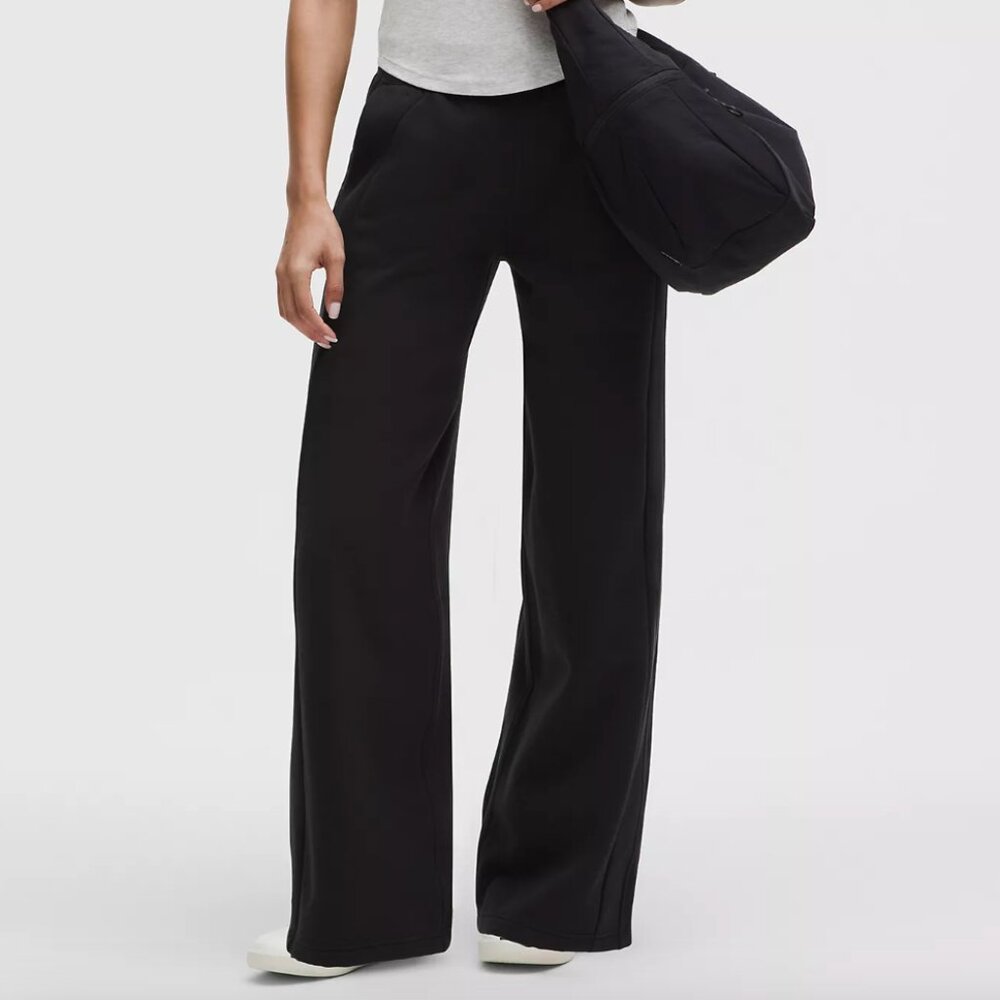 Lululemon Scuba Mid-Rise Wide-Leg Pant Short size XL NWT